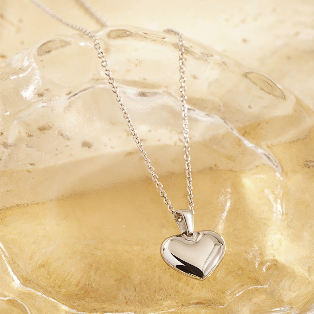 Heart pendant with chain