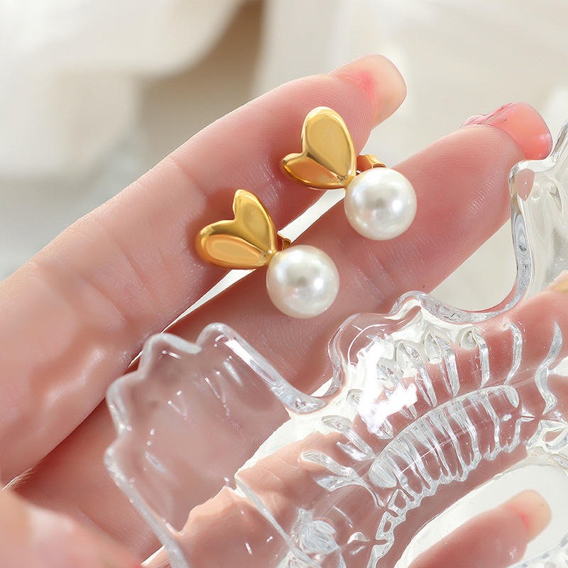 Heart Pearl Stud Earrings